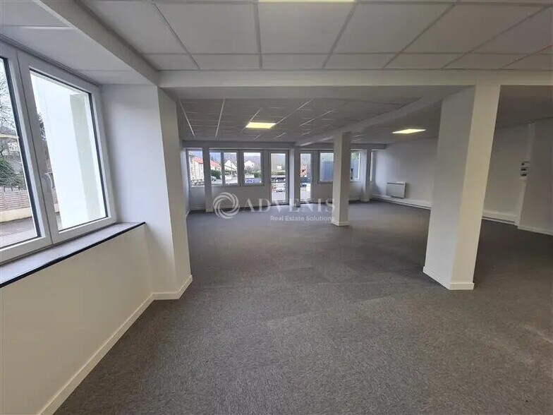 Bureau dans Châtel-Saint-Germain à louer - Photo de l’immeuble – Image 3 sur 8