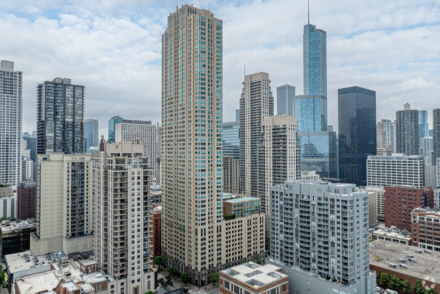 33 W Ontario St, Chicago, IL à vendre - Photo principale – Image 1 sur 8