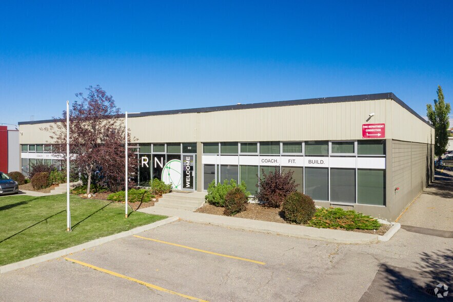 512 Manitou Rd, Calgary, AB à louer - Photo de l’immeuble – Image 1 sur 23