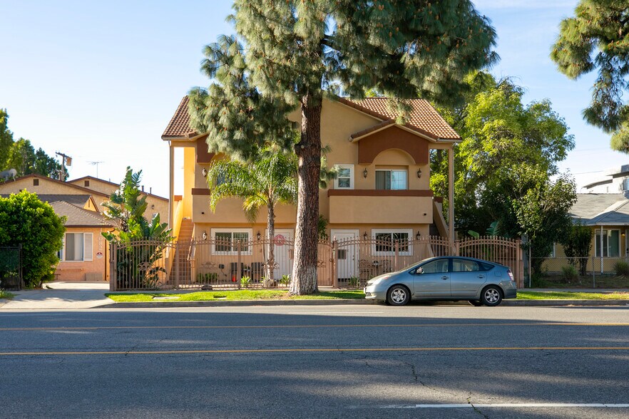 17088 Chatsworth St, Granada Hills, CA à vendre - Photo principale – Image 1 sur 19