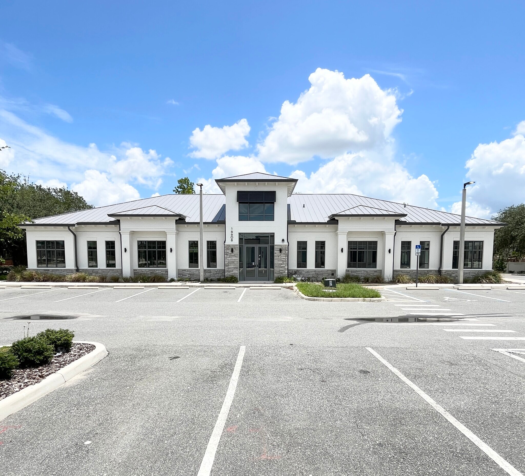 16608 Sunrise Lakes Blvd, Clermont, FL à vendre Photo de l’immeuble– Image 1 sur 16
