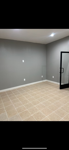 11923 Cedar Ave, Bloomington, CA à louer - Photo de l’immeuble – Image 3 sur 4