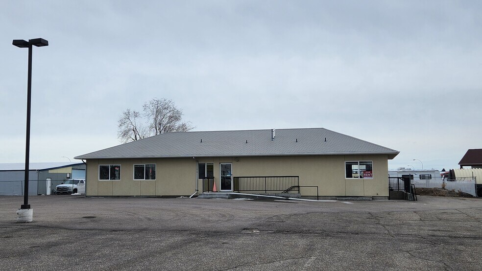 1600 E Lincoln Rd, Idaho Falls, ID à louer - Photo de l’immeuble – Image 1 sur 9