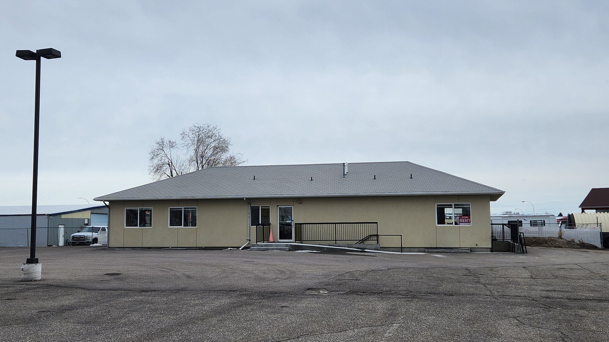 1600 E Lincoln Rd, Idaho Falls, ID à louer Photo de l’immeuble– Image 1 sur 10