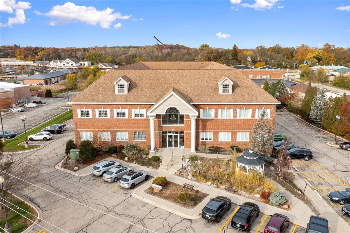 912 Northwest Hwy, Fox River Grove, IL 60021 - Lot 206 - - Photo intérieure - Image 1 of 37