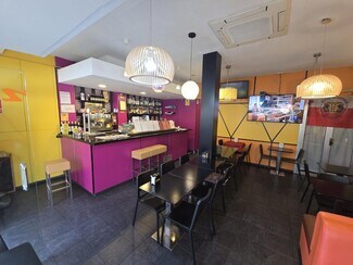 Plus de détails pour Local commercial à louer