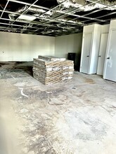 187 Veterans Blvd, Massapequa, NY à louer Photo intérieure– Image 1 sur 3