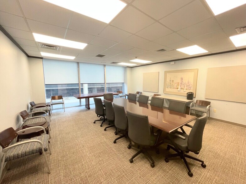 711 N Carancahua St, Corpus Christi, TX à louer - Photo de l’immeuble – Image 3 sur 9