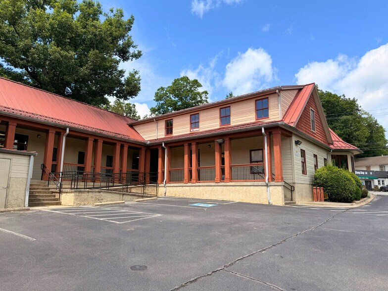 206 E State St, Black Mountain, NC à louer - Photo de l’immeuble – Image 3 sur 8