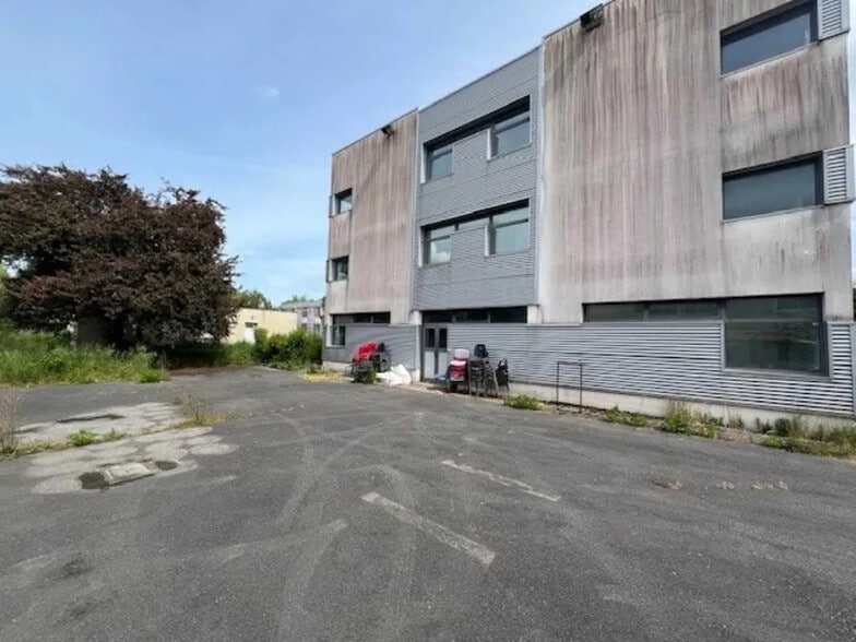 164 Rue Des Frères Farman, Buc à vendre - Photo de l’immeuble – Image 3 sur 9