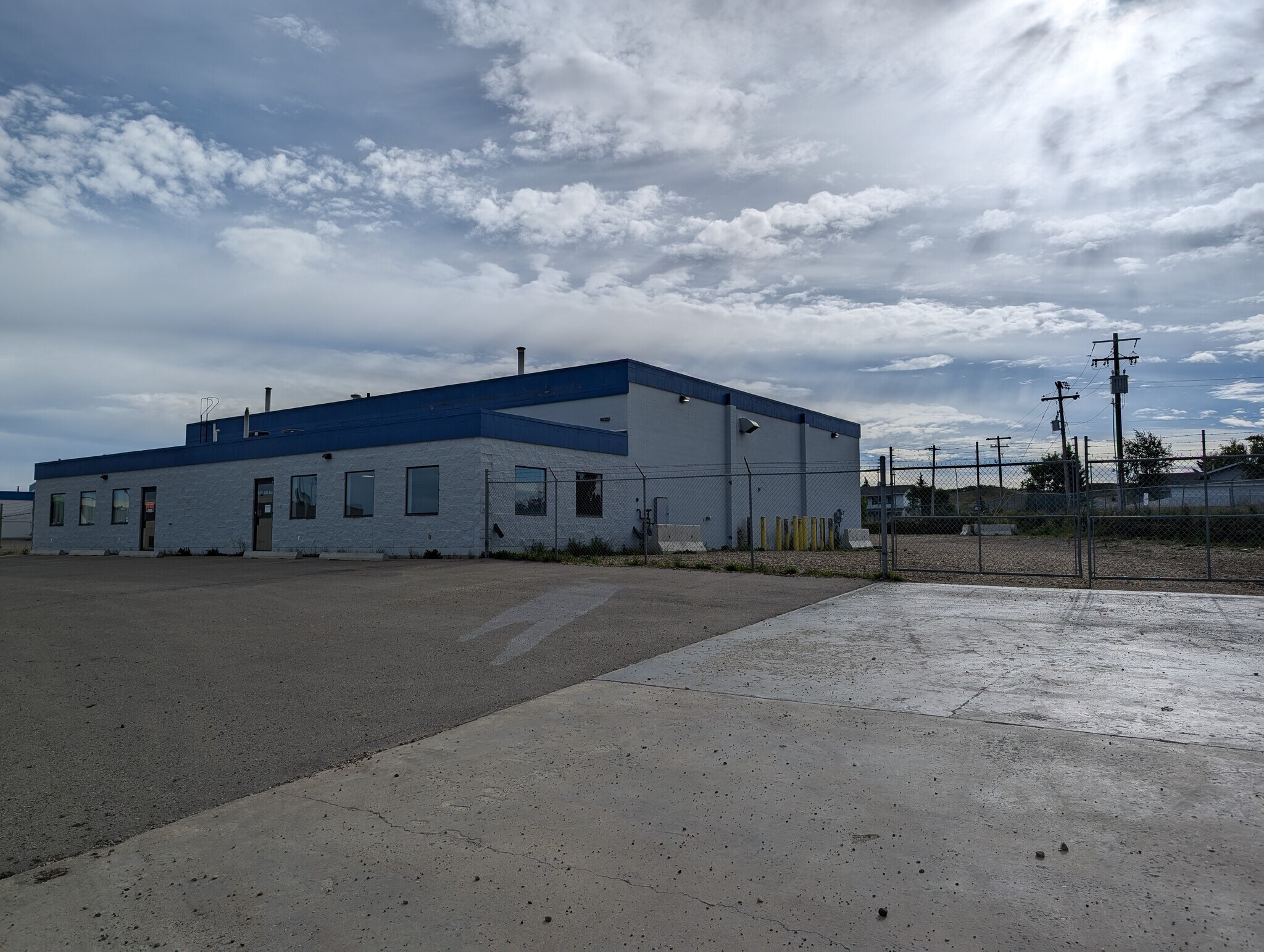 8101 102 Ave, Peace River, AB à louer Photo principale– Image 1 sur 21