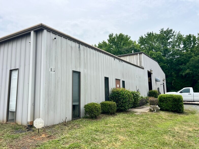 1825 Rocky River Rd, Monroe, NC à louer - Photo de l’immeuble – Image 3 sur 13