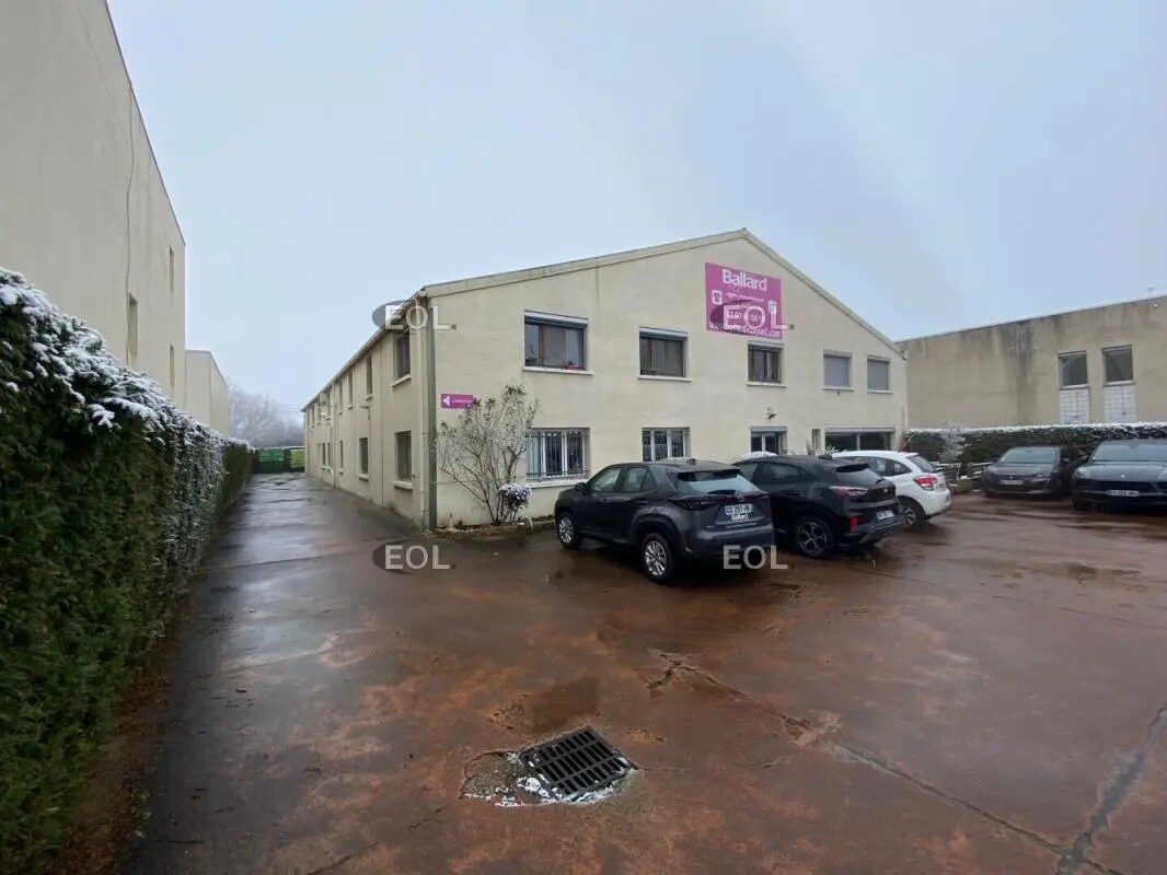 Local d'activités dans Combs-la-Ville à vendre Photo de l’immeuble– Image 1 sur 6
