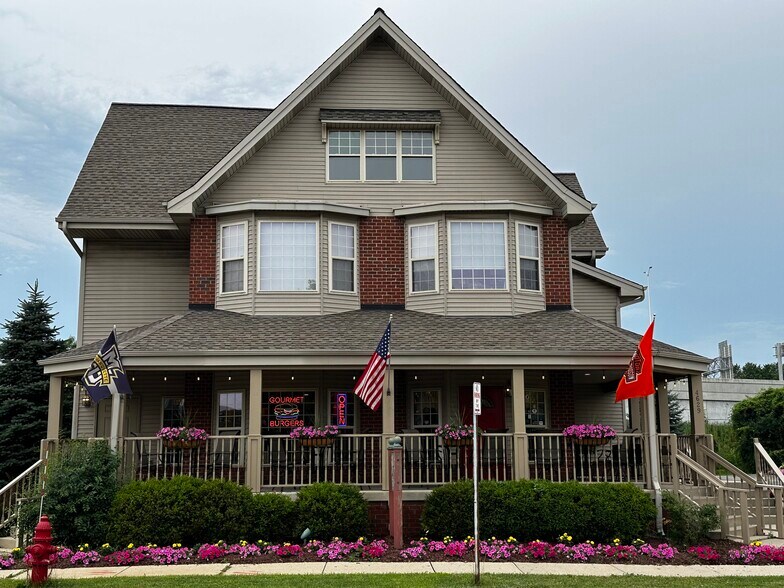 4629 N Port Washington Rd, Milwaukee, WI à vendre - Photo de l’immeuble – Image 1 sur 31