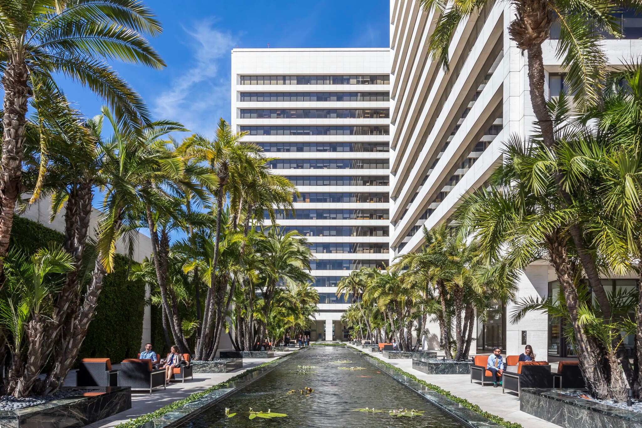 11150 Santa Monica Blvd, Los Angeles, CA à louer Photo de l’immeuble– Image 1 sur 2