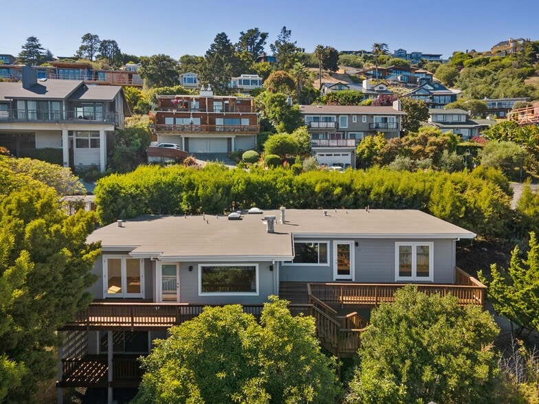 185 Solano St, Tiburon, CA à vendre - Photo principale – Image 1 sur 40