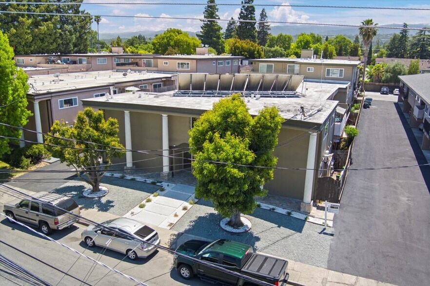 1442 Gordon St, Redwood City, CA à vendre - Photo de l’immeuble – Image 2 sur 8