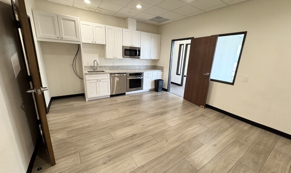 1132 Olympic Dr, Corona, CA à louer - Photo intérieure – Image 3 sur 7