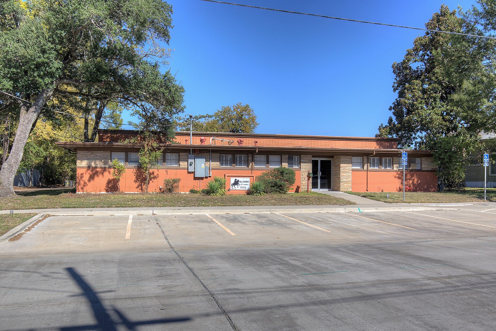 217 College St, Sulphur Springs, TX à vendre Photo principale– Image 1 sur 13