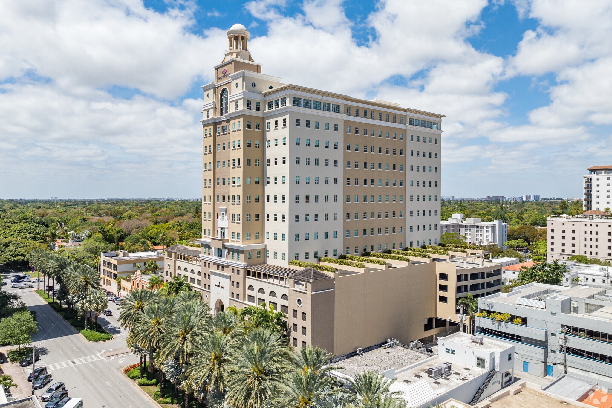 355 Alhambra Cir, Coral Gables, FL à louer Photo principale– Image 1 sur 15