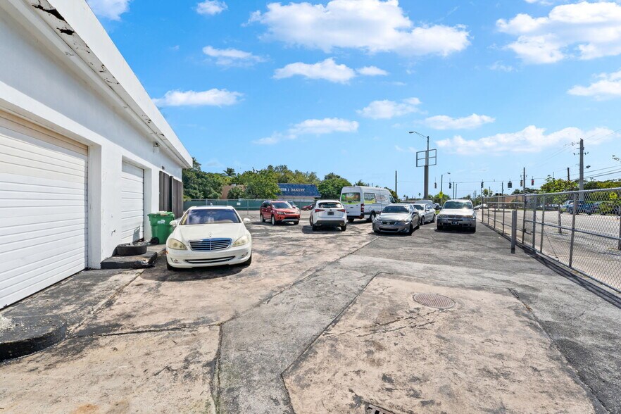 11815 NE 2nd Ave, Miami, FL à vendre - Photo de l’immeuble – Image 2 sur 18