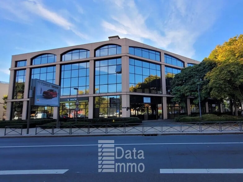 Bureau dans Torcy à louer - Photo de l’immeuble – Image 1 sur 18