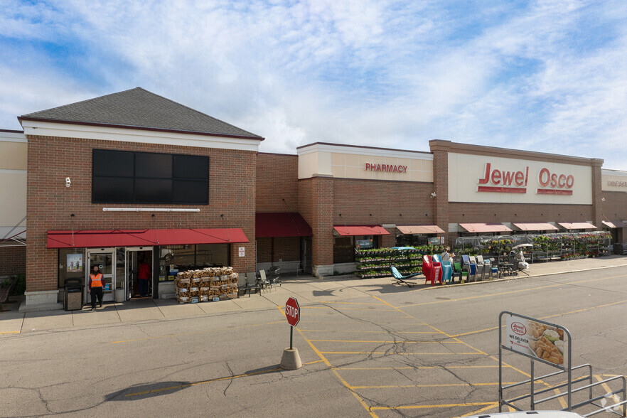 811-957 E Belvidere Rd, Grayslake, IL à louer - Photo de l’immeuble – Image 1 sur 6