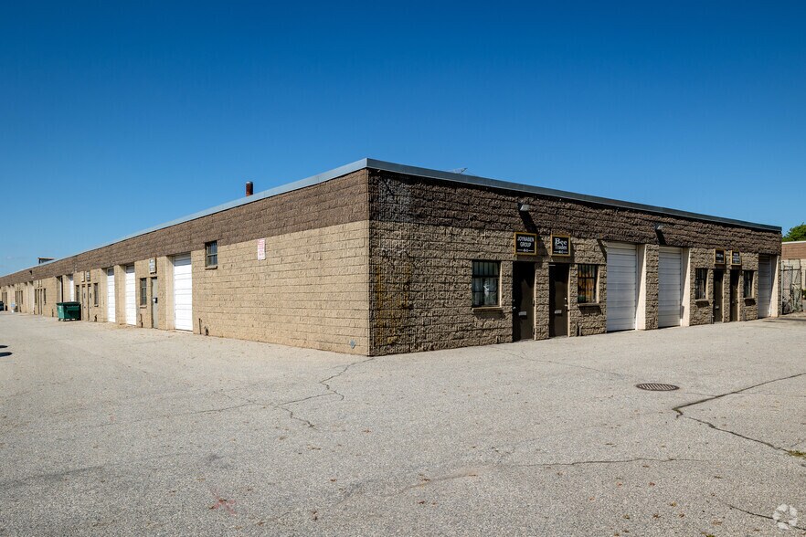 40 Corbin Ave, Bay Shore, NY à louer - Photo principale – Image 1 sur 5