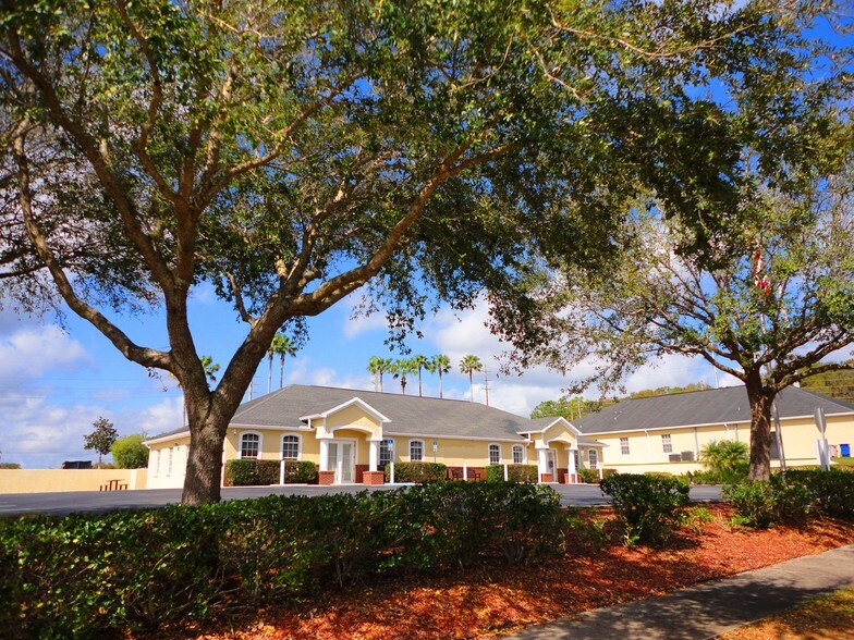 6937 Medical View Ln, Zephyrhills, FL à louer - Photo de l’immeuble – Image 3 sur 40