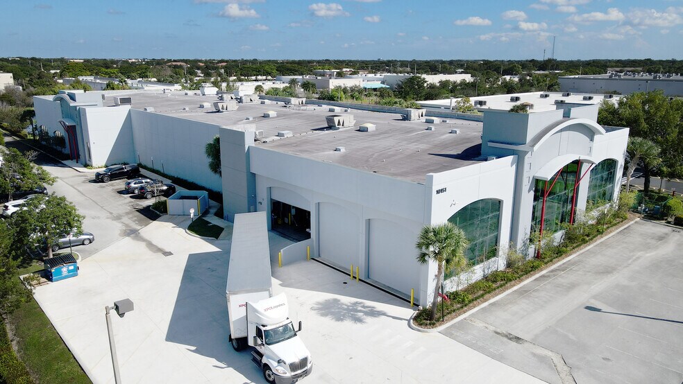 10151 NW 67th St, Tamarac, FL à vendre - Photo de l’immeuble – Image 2 sur 21