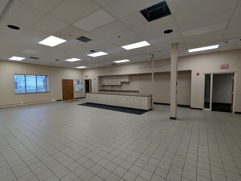 6262 Cochran Rd, Solon, OH à vendre - Photo de l’immeuble – Image 2 sur 23