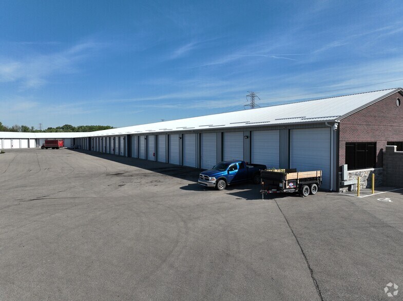 1031 Baker Dr, Monroe, OH à louer - Photo de l’immeuble – Image 3 sur 4