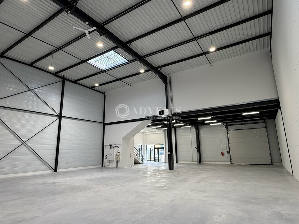 Local d'activités dans Gretz-Armainvilliers à vendre Photo de l’immeuble– Image 1 sur 6