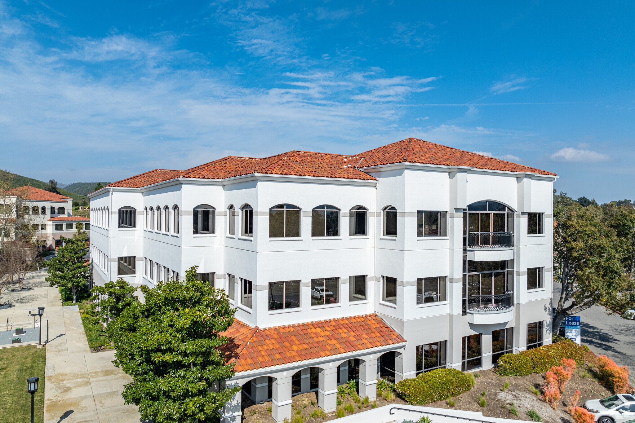 2829 Townsgate Rd, Westlake Village, CA à louer Photo principale– Image 1 sur 11