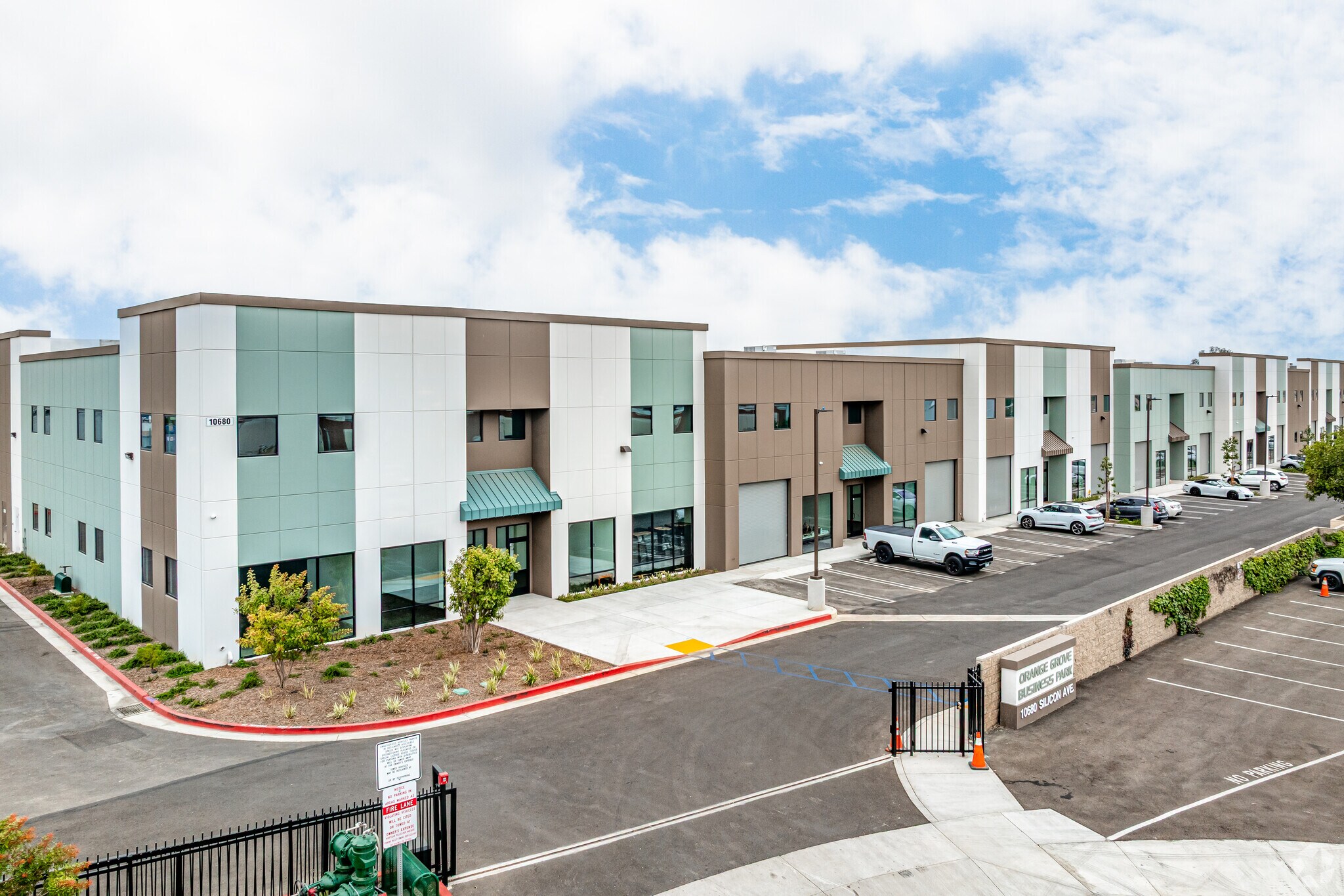 10680 Silicon Ave, Montclair, CA à louer Photo principale– Image 1 sur 31