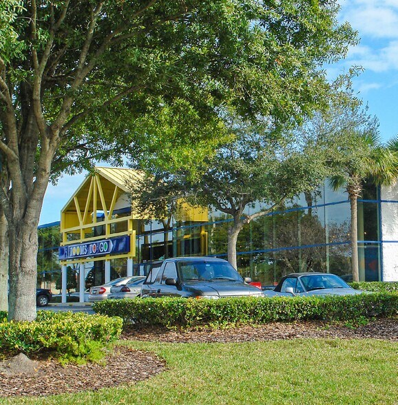 2375 W International Speedway Blvd, Daytona Beach, FL à vendre - Photo de l’immeuble – Image 2 sur 2
