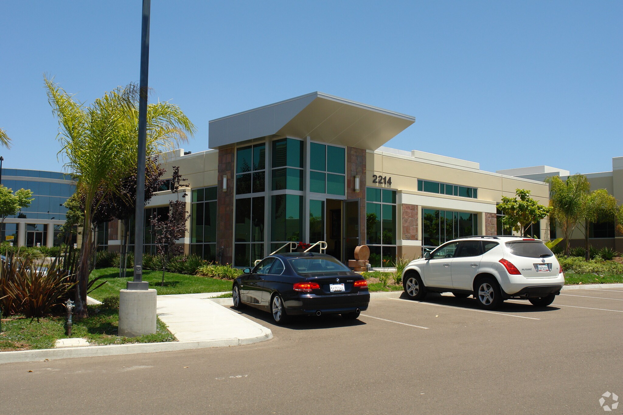 2214 Faraday Ave, Carlsbad, CA à louer Photo principale– Image 1 sur 10