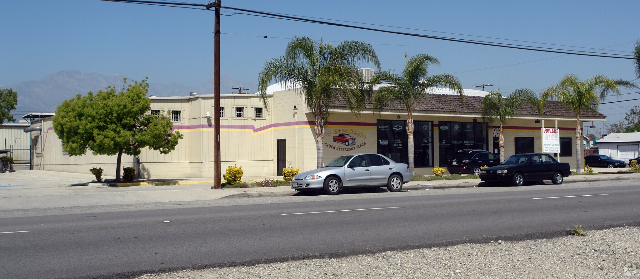 5490 Mission Blvd, Ontario, CA à louer Photo de l’immeuble– Image 1 sur 9