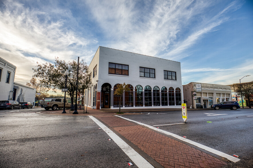101 W Alamo St, Brenham, TX à louer - Photo de l’immeuble – Image 3 sur 5
