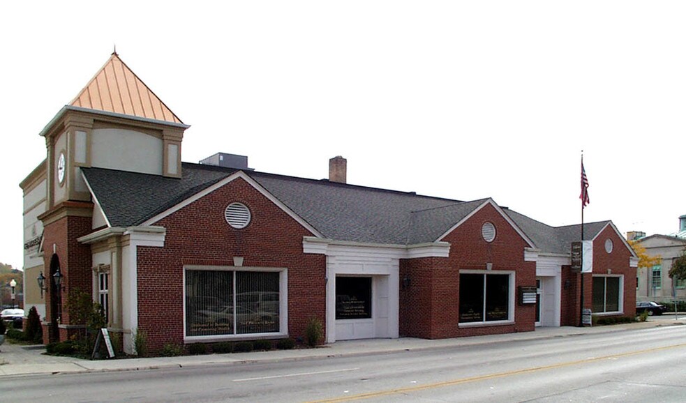 24 S 2nd St, St Charles, IL à vendre - Photo principale – Image 2 sur 4