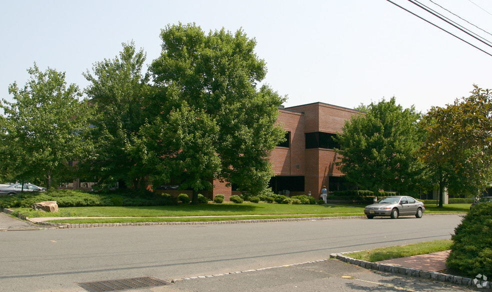 15 Bleeker St, Millburn, NJ à louer - Photo de l’immeuble – Image 3 sur 4