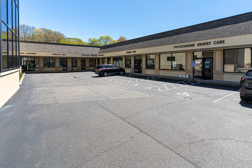 346 Main Ave, Norwalk, CT à louer - Photo de l’immeuble – Image 2 sur 11