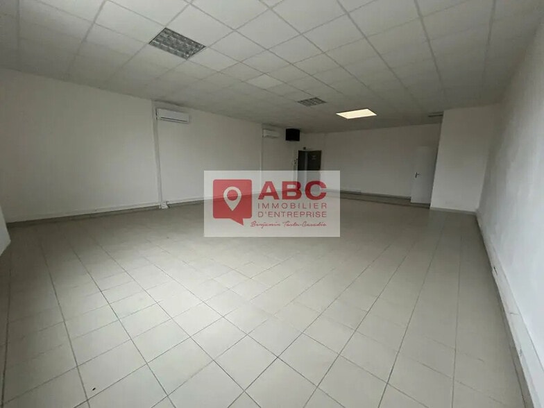 Bureau dans Le Crès à louer - Photo de l’immeuble – Image 3 sur 7