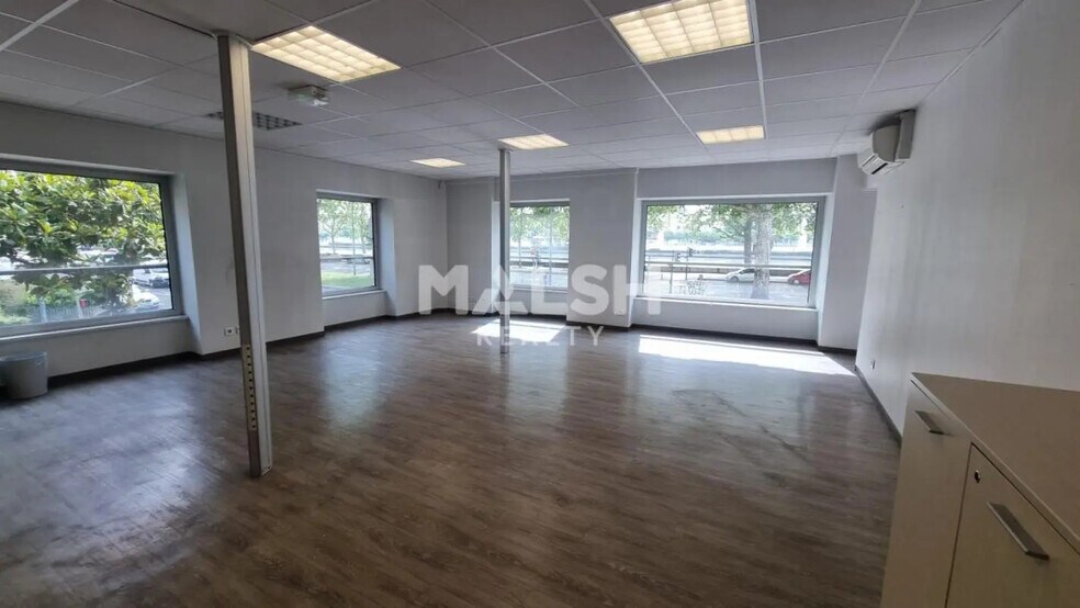 Local commercial dans Lyon à louer - Photo de l’immeuble – Image 1 sur 24