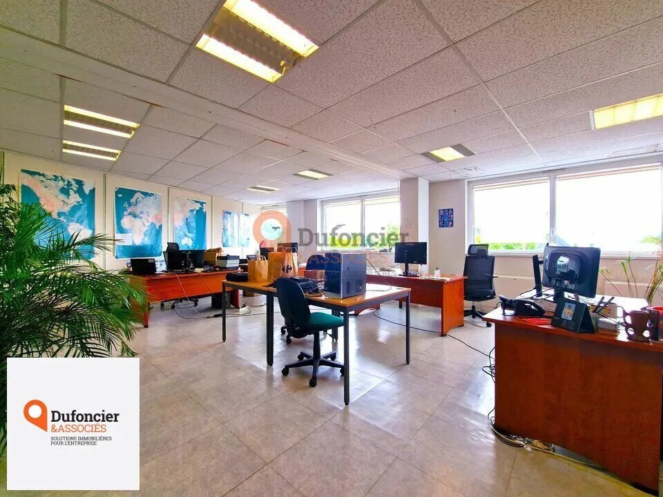 Bureau dans Chasseneuil-du-Poitou à vendre Photo de l’immeuble– Image 1 sur 9