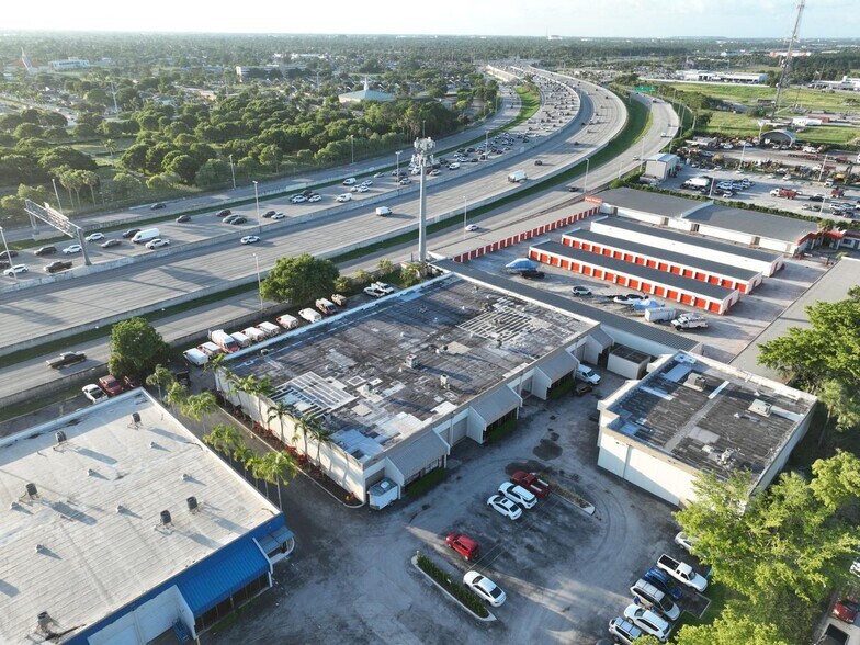 11921-12041 SW 144th St, Miami, FL à louer - Photo de l’immeuble – Image 3 sur 17