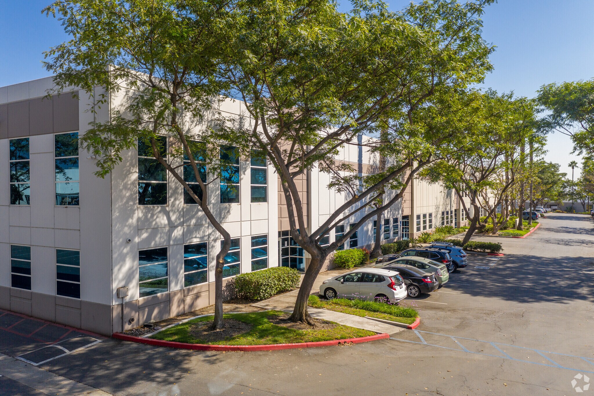 2275 Michael Faraday Dr, San Diego, CA à louer Photo principale– Image 1 sur 8