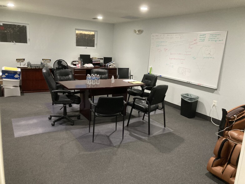 100-110 Park Ave, Manalapan, NJ à louer - Photo intérieure – Image 3 sur 14