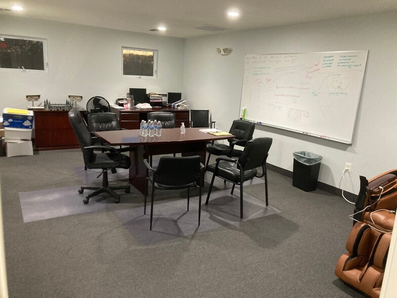 100-110 Park Ave, Manalapan Township, NJ à louer - Photo intérieure – Image 3 sur 15