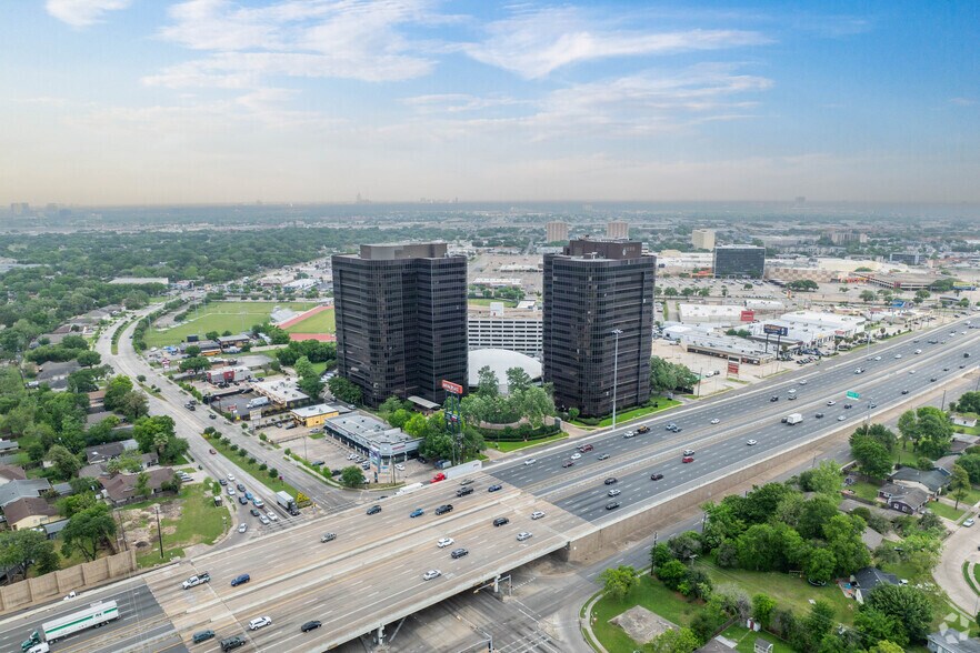 7324 Southwest Fwy, Houston, TX à louer - Aérien – Image 3 sur 17